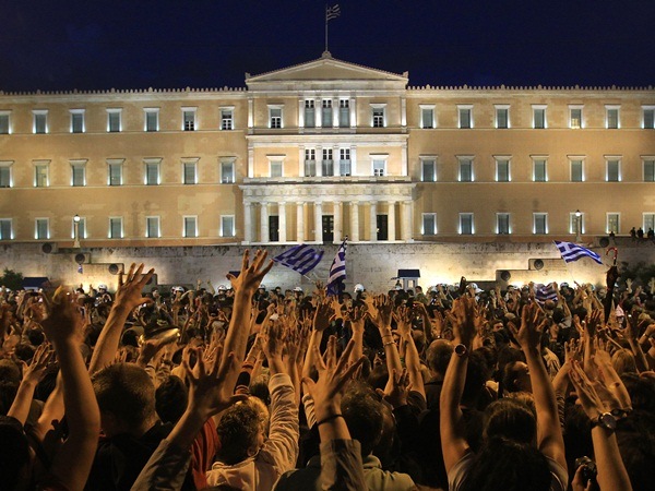 Citizens protest in Athens' main Syntagma Square in front of the parliament building in Athens, Greece, on 26 May 2011. Angered by the economic situation plaguing their country, more than 5,000 Greeks gathered in Athens on 26 May to protest the government's austerity policies. The crowd had gathered in response to an online campaign inspired by recent turnouts in Spain. It was the second straight day that a crowd assembled in the capital's central Syntagma Square, shouting ''Thieves, Thieves'' and waving banners at politicians inside the nearby parliament building.  EPA/ORESTIS PANAGIOTOU  EPA/ANA-MPA/ORESTIS PANAGIOTOU